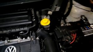 VW polo sedan как стравить воздух из системы охлаждения.