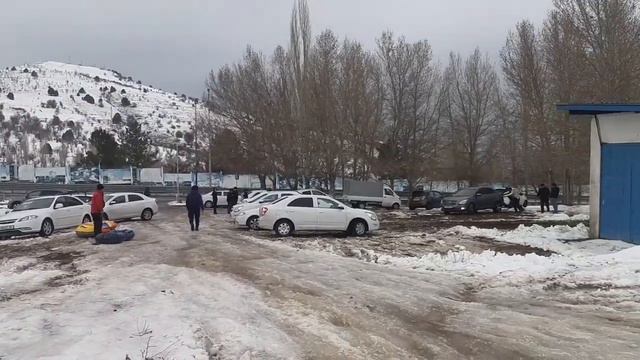 ЧИМЁНГА САЁХАТ КВАДРАТ СИКЛЛАР ОТЛАР КАНАТКАЛАР МИНИШ НАРХЛАРИ БИЛАН смотреть онлайн