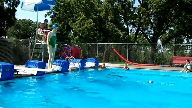 Miss Priss does a dive смотреть онлайн