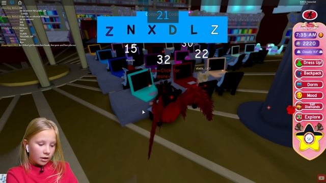 Николь подглядывает за парнями в школе фей / Royale high Roblox смотреть онлайн