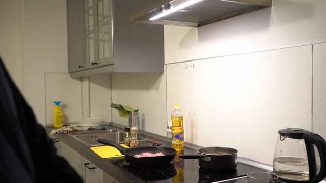 ШЕФ ФРЕШ - УЧИТ ПИТУШКА ГОТОВИТЬ ИДЕАЛЬНЫЕ МАКАРОШКИ СО СМЕТАНКОЙ И КУРОЧКОЙ! смотреть онлайн