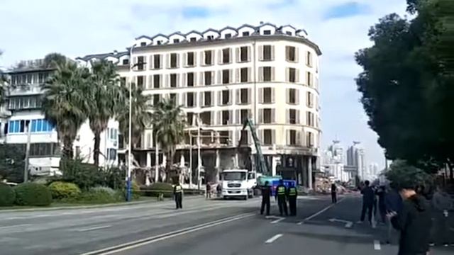Destruction of Ex Palm D'or Hotel Sunday Sunday November 4, 2018 Early Morning смотреть онлайн
