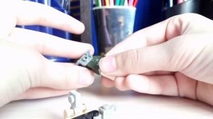 Как сделать лего человечку механическую руку.