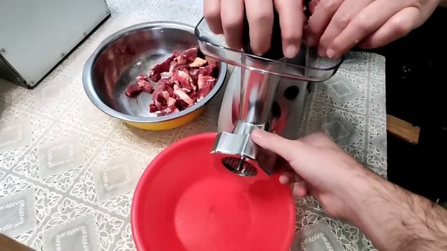 самодельная мясорубка с двигателем стиральной машины , и сравнение с мясорубкой Moulinex h8 pro смотреть онлайн