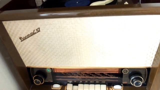 Радиола Восток57 после реставрации и новой иглой. смотреть онлайн