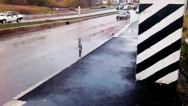 пройти под мостом чтобы тебя не обрызгали