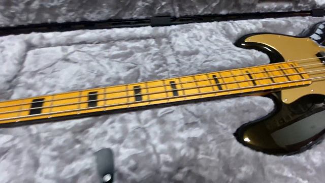 I Bought a Fender Ultra Jazz Bass in Texas Tea - Unboxing / Quick Jam смотреть онлайн