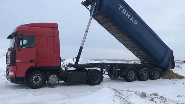 DAF XF 95 в сцепке с ТОНАР. Выгрузка Дресьвы смотреть онлайн