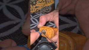 Вскрытие навесного замка отмычками