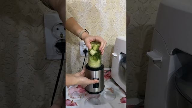 Видеообзор мини блендер #блендер #смузи смотреть онлайн