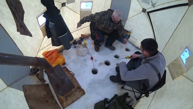 Вот это подарок от Водяного к Новогоднему столу! РЫБАЛКА НА ПЕЧОРЕ!!! смотреть онлайн