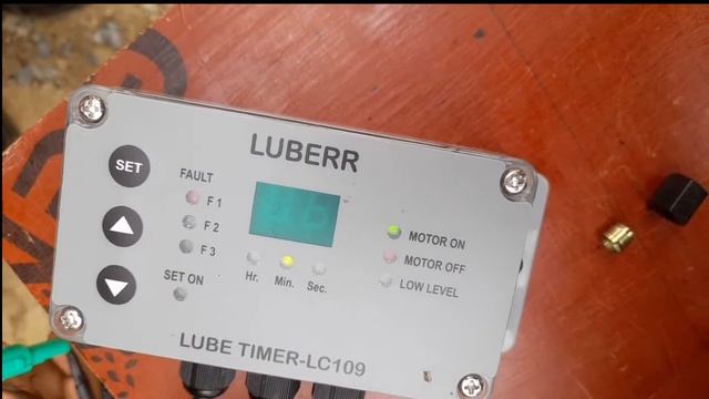 AUTOMATIC LUBRICANT SYSTEM AUTOMATIC Greasing unity trail смотреть онлайн