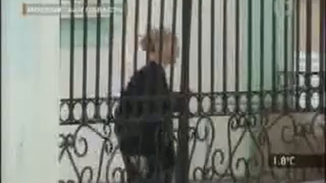 Прихожанка кусает православного попа. смотреть онлайн