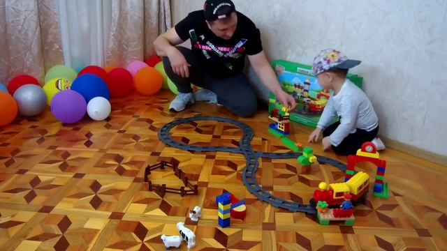 Железная дорога Голубая стрела ! Как Lego Duplo! Трофимка и папа покажут как с ней играть и собрать смотреть онлайн
