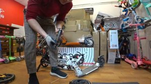 Чиним самокат. Сломался передний амортизатор, сломана передняя вилка, отлетело переднее колесо