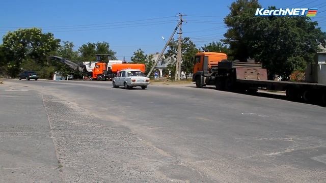 В Керчи приступили к ремонту улицы Кокорина смотреть онлайн