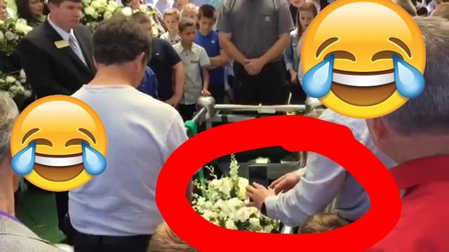 Смешные похороны мальчика Юры?(СМЕШНОЙ МАНТАЖ)АХАХАХАХАХАХАХА смотреть онлайн