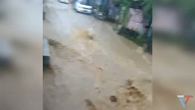 Water disaster! Severe flooding hits central Java, Indonesia. смотреть онлайн