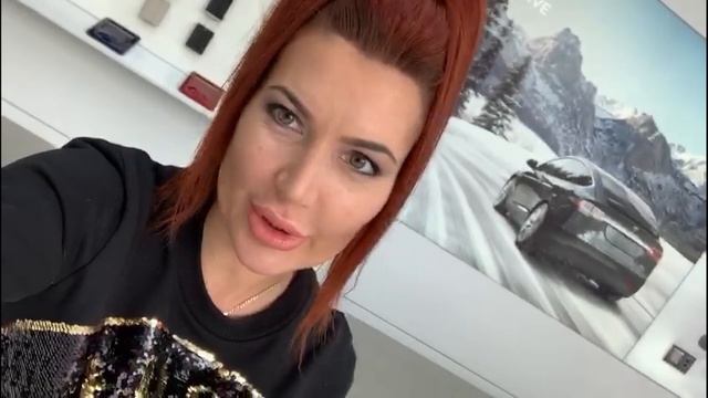 Какие модели в автосалоне тесла в Нью-Йорке? смотреть онлайн