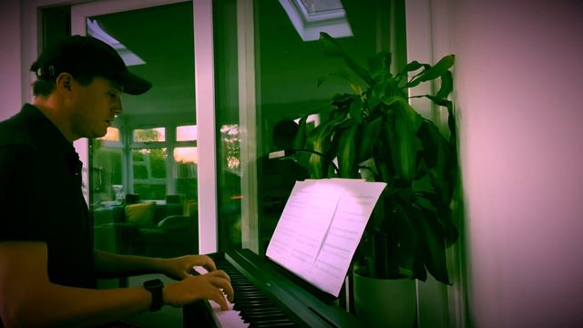 Piano beginner - 18 months - Interstellar (easy) смотреть онлайн