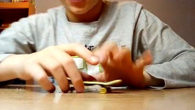 Как сделать кикфлип на фингерборде. Hoy ty. смотреть онлайн