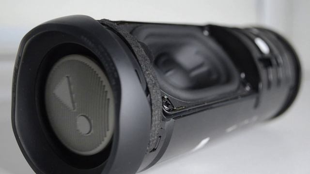 Колонка JBL FLIP 5 LFM 60% Bass Test РЕАКЦИЯ НА ПЕСНИ НА ПОРШЕ, КОЛУМБИЯ..... смотреть онлайн