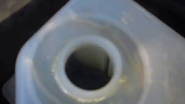 Дым через маслозаливное отверстие