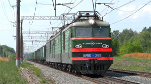 «Златоустовские ветераны» ВЛ10-285/718 с грузовым поездом