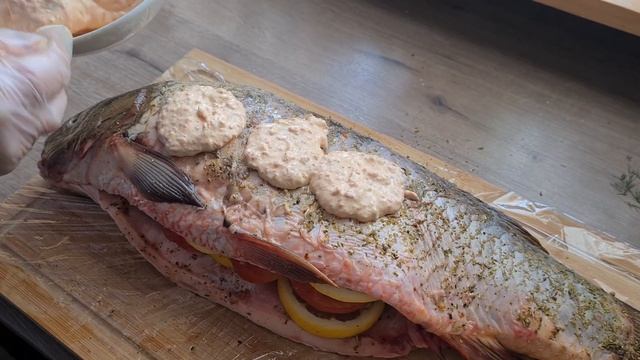 КАРП В СМЕТАНЕ ЗАПЕЧЕННЫЙ В ДУХОВКЕ. Лучший рецепт маринада. Im Ofen Gebackener Karpfen.