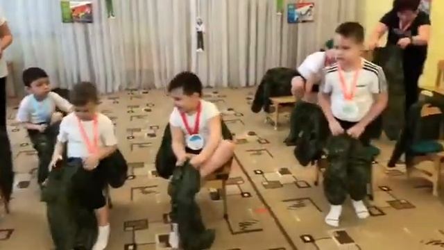 Физкультурная квест- игра «Защитники отечества» в группе «Звоночки» смотреть онлайн