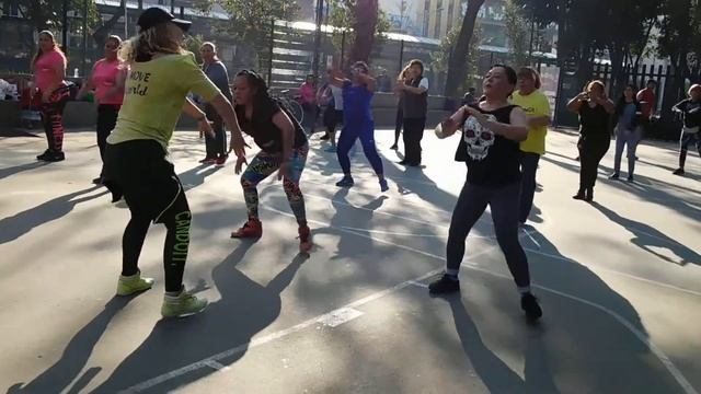 Zumba Pushkin, algo de Samba con Lucy!! смотреть онлайн