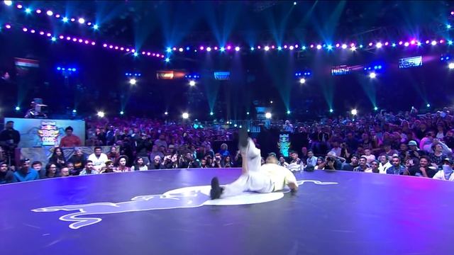 B-Boy Robin Vs B-Boy Flying Machine | Top 16 | Red Bull BC One Word Final Mumbai 2019