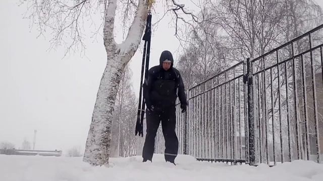 Зимняя уличная тренировка с петлями TRX после 40. Колхозный кроссфит#89. смотреть онлайн