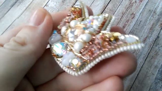 Брошь вышитая бисером корона. смотреть онлайн