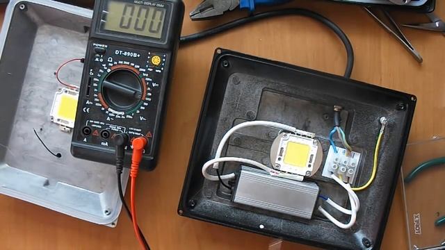 Простой ремонт LED прожектора. смотреть онлайн