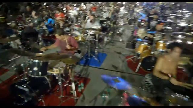1000 музыкантов исполнили вещь Нирваны "Smells Like Teen Spirit" смотреть онлайн