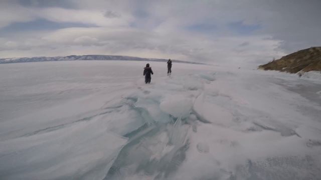 Малыш на льду Байкала смотреть онлайн