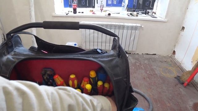 ИНСТРУМЕНТ ЭЛЕКТРИКА. Что в сумке? Обзор сумки с инструментом. смотреть онлайн