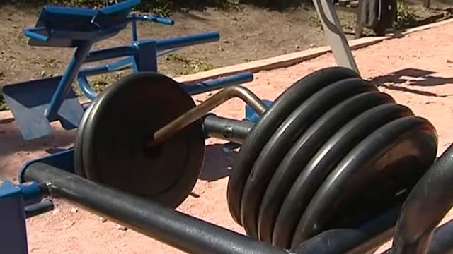 Уличные тренажёры Маркелова на Сампо ТВ.mp4