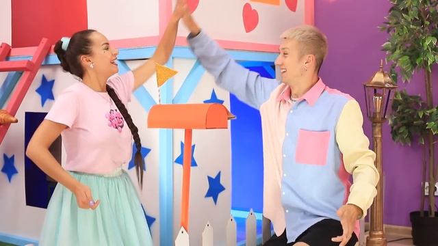 Секретный двухэтажный маленький домик в комнате смотреть онлайн