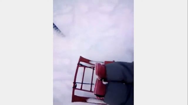 ВЛОГ Дарина на прогулке в парке.КАЧАЕМСЯ НА КАЧЕЛЯХ смотреть онлайн