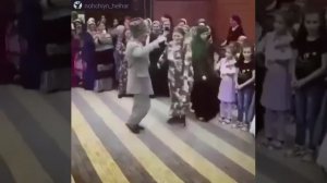 Ингушский старик танцует часть 2.