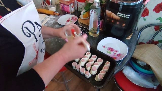 Хоть заболела,но приготовила сосиски в тесте на скорую руку ? смотреть онлайн