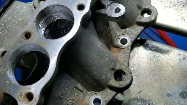 Porting out lower intake manifold on GK Hyundai Tiburon V6 2.7L смотреть онлайн