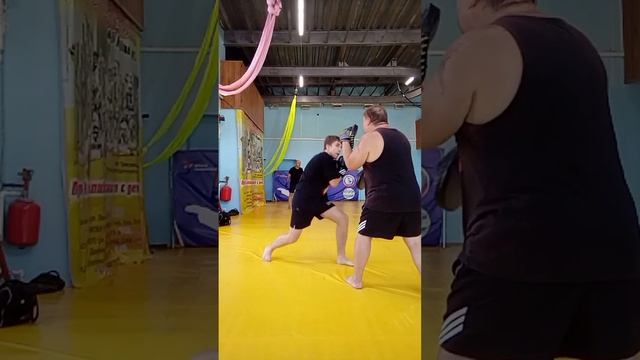 БОКС boxing "левый боковой, работает пружина левой ноги" ?? смотреть онлайн