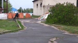 Стант без тормозов на велосипеде