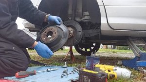 How to: Ford Kuga - Rear disk and pad replacement with electric parking brake