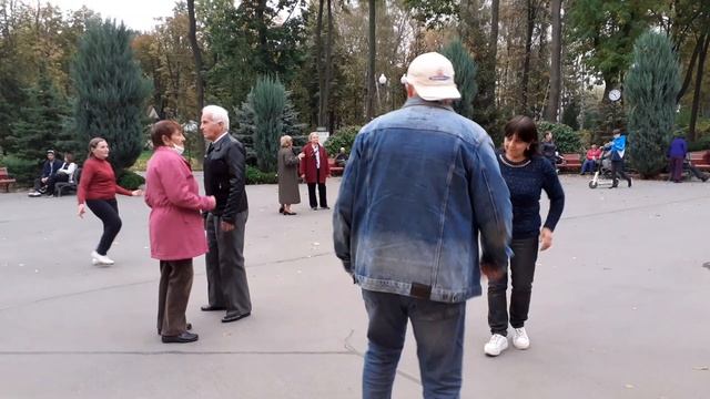 ОТАКА МРІЯ МОЯ! / КРАСИВАЯ ПЕСНЯ И ТАНЦЫ В ПАРКЕ ГОРЬКОГО ХАРЬКОВ ОКТЯБРЬ 2020 смотреть онлайн