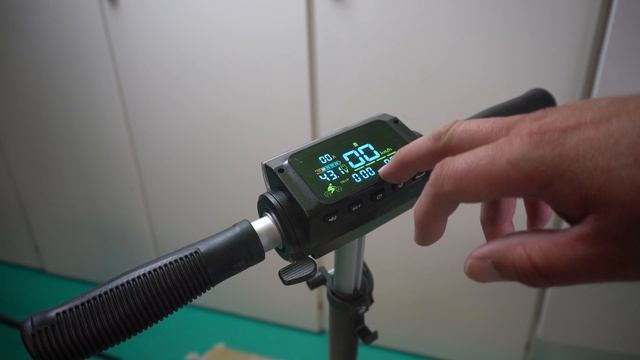 AOVO electric scooter unboxing and demonstration смотреть онлайн
