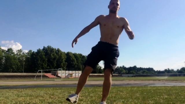 КРАСИВО НАВАЛИВАЕТ ГАЗОН ТРАВА БОЕЦ МОНАХ